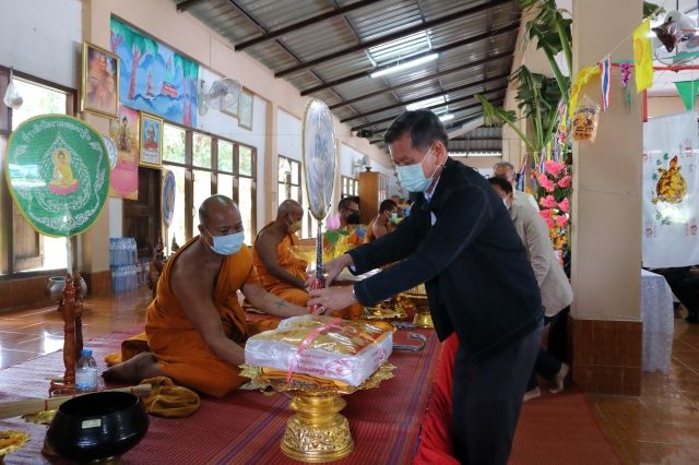 คุณอรุณ อินเจริญศักดิ์ ประธานเจ้าหน้าที่ฝ่ายปฏิบัติการ บริษัท เกลือพิมาย จำกัด และบริษัทในเครือ ร่วมเป็นเจ้าภาพทอดกฐิน