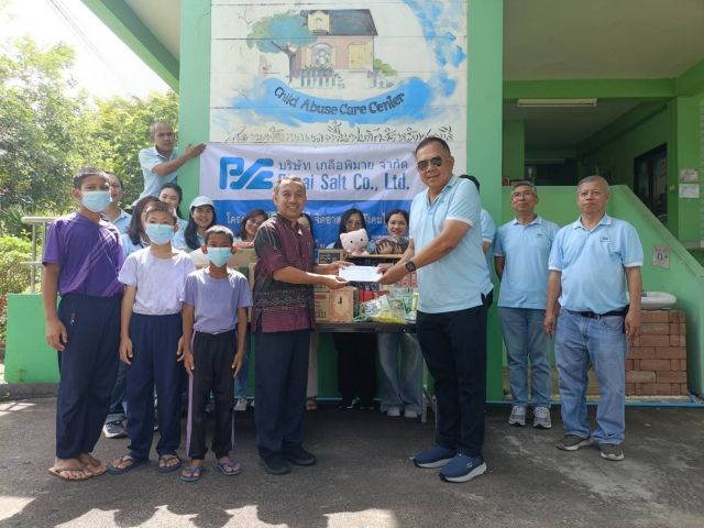 กิจกรรมให้กำลังใจ สนับสนุนส่งของจำเป็น และ เงิน แก่ เจ้าหน้าที่ และ เด็ก