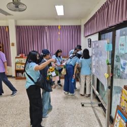 กิจกรรมให้กำลังใจ สนับสนุนส่งของจำเป็น และ เงิน แก่ เจ้าหน้าที่ และ เด็ก