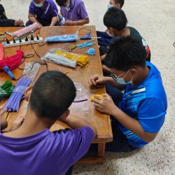 กิจกรรมให้กำลังใจ สนับสนุนส่งของจำเป็น และ เงิน แก่ เจ้าหน้าที่ และ เด็ก