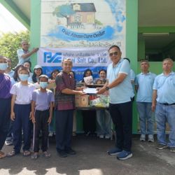 กิจกรรมให้กำลังใจ สนับสนุนส่งของจำเป็น และ เงิน แก่ เจ้าหน้าที่ และ เด็ก